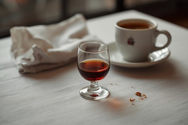 amaro servito a fine pasto, rito digestivo italiano